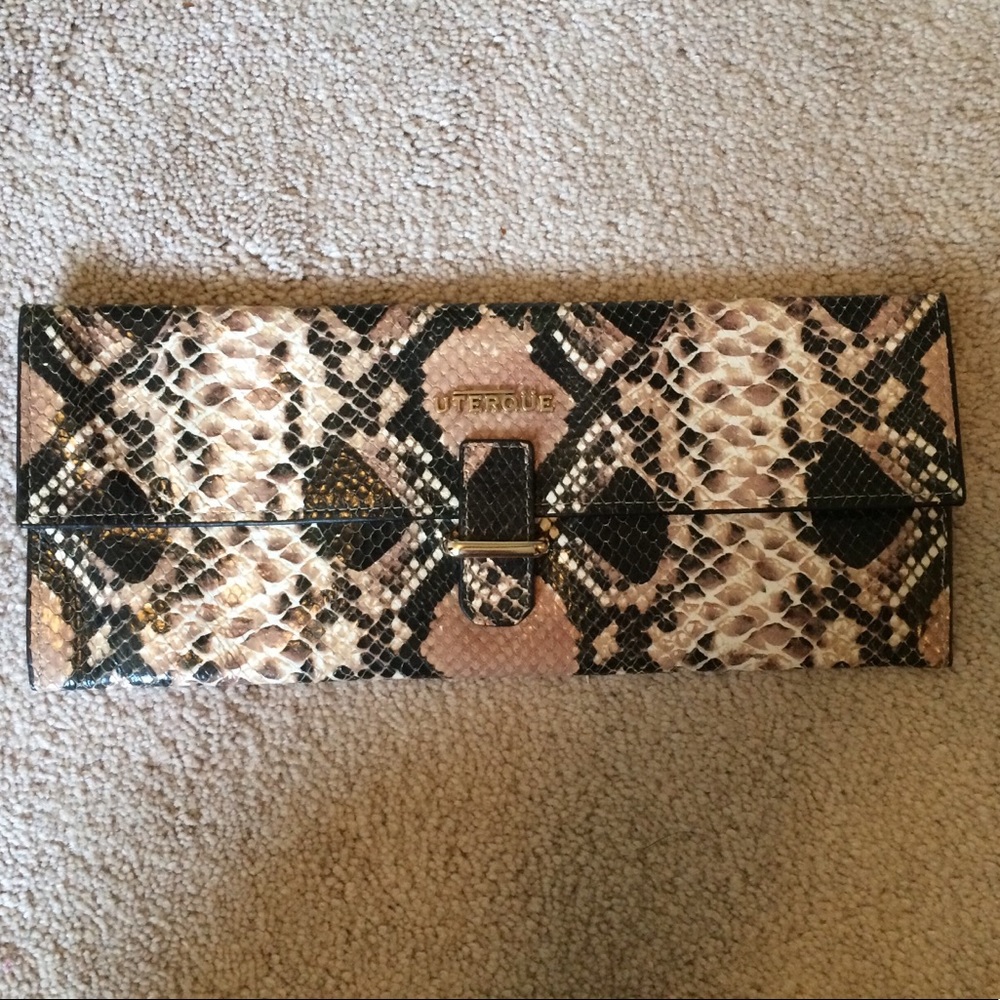 NWOT Uterque Python Print Clutch